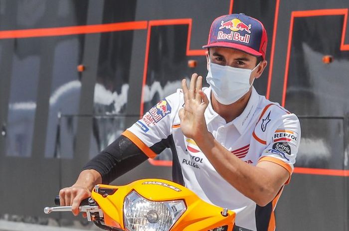 Pembalap Repsol Honda, Marc Marquez saat tiba di Sirkuit Jerez untuk seri MotoGP Andalusia 2020