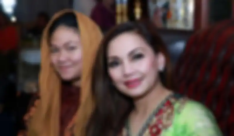 Olivia Nathania dan nia daniaty