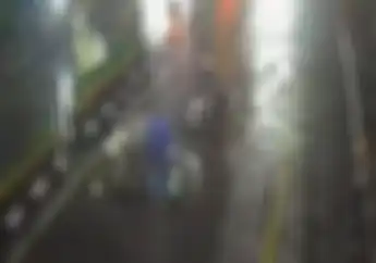 Hatinya Kemana? Tabrak Becak Sampai Mental Pemotor Langsung Kabur, Korban Terluka