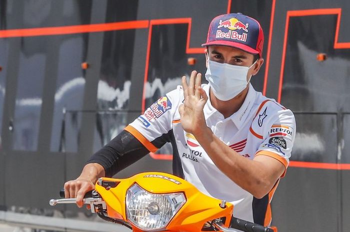 Pembalap Repsol Honda, Marc Marquez saat tiba di Sirkuit Jerez untuk seri MotoGP Andalusia 2020