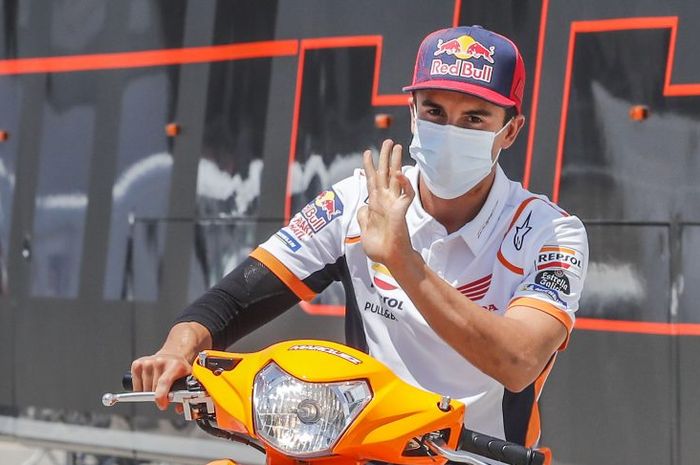 Pembalap Repsol Honda, Marc Marquez saat tiba di Sirkuit Jerez untuk seri MotoGP Andalusia 2020