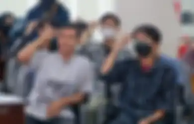 Keren! Siap Fasilitasi Teman Tunarungu, Mahasiswa Unesa Belajar Bahasa Isyarat Bersama!