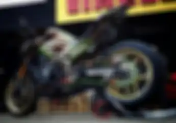 Jarang Nih! Kawasaki Z900 Pakai Cat Bunglon Tiga Warna dan Ban Super Lebar