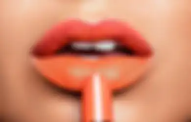 Jangan Asal, Ini Warna Lipstik Terang yang Cocok untuk Semua Warna Kulit!