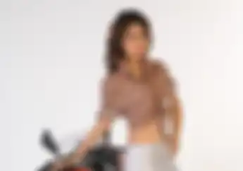 Yuks Kenalin Nih Natali, Model Seksi yang Doyan Balap Liar
