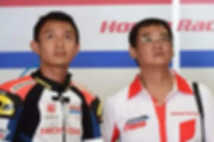 Benny Djatiutomo (Kiri)