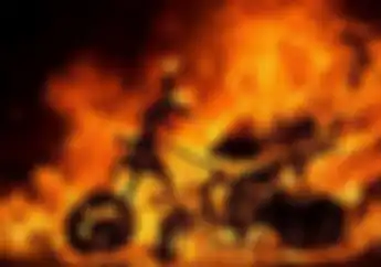 Aje Gile! Motor dan Pengendara Meledak, Diduga Bawa Serbuk Mesiu dan Mercon, Udah Kaya Pemain Debus Aja..
