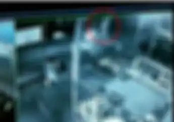 Asli Serem.. Motor Pekerja Bengkel Ditumpangi Pocong dan Terekam CCTV