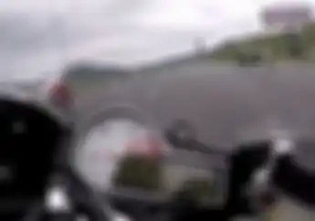 Bikin Ngilu.. Video Lagi Ngebut 318 Km/jam Tiba-tiba Ada Sapi Nyebrang