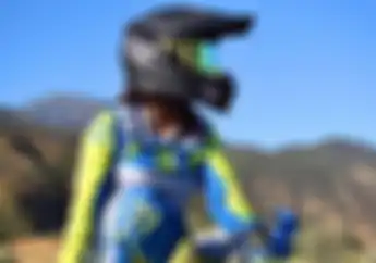 Nyaman Atau Aman? Nih Jenis Helm yang Cocok Digunakan untuk Turing Jarak Jauh