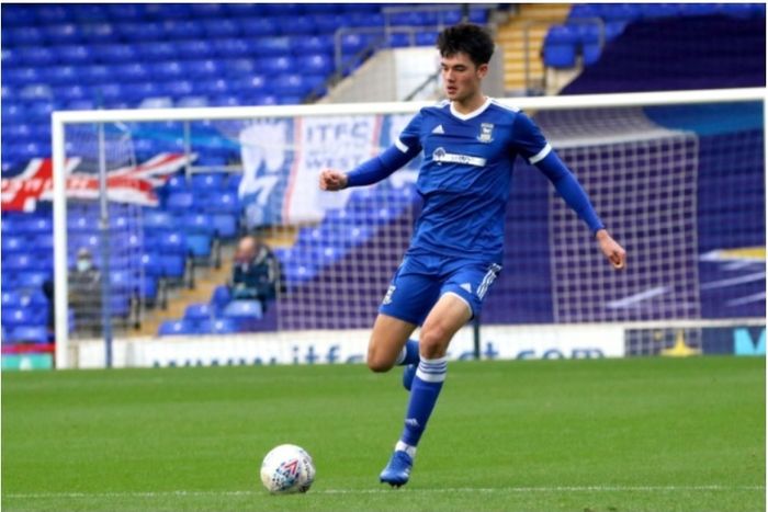 Aksi Elkan Baggott saat membela Ipswich Town U-18 kontra Southend United, Selasa (3/11/2020).