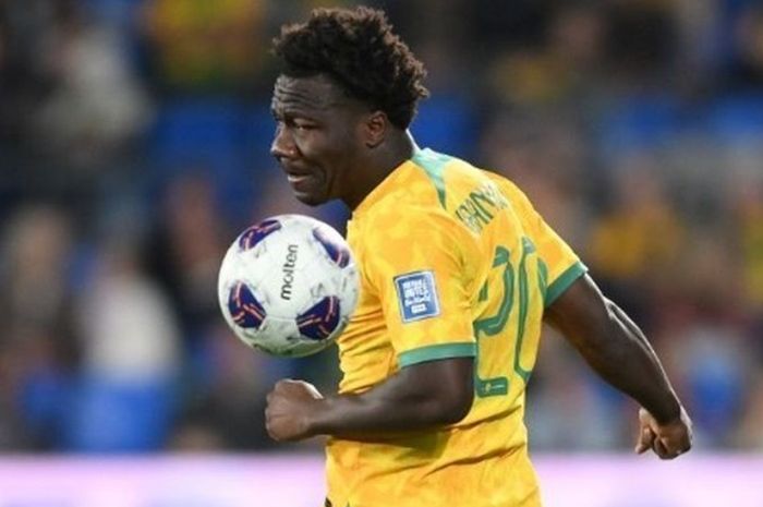 Striker muda Australia, Nestory Irankunda, diabaikan pelatih Tony Popovic untuk pertemuan kontra Timnas Indonesia dan China bulan Maret 2025 ini.