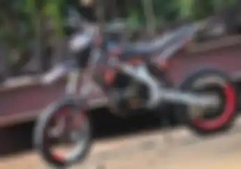 Sekolah Baru SMP Tapi Kawasaki D-Tracker 150 Dibuat Supermoto Abis