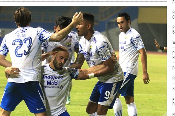 Mohammed Rashid dan para pemain Persib Bandung ketika merayakan gol dalam laga kontra Persita Tangerang, Sabtu (11/9/2021).