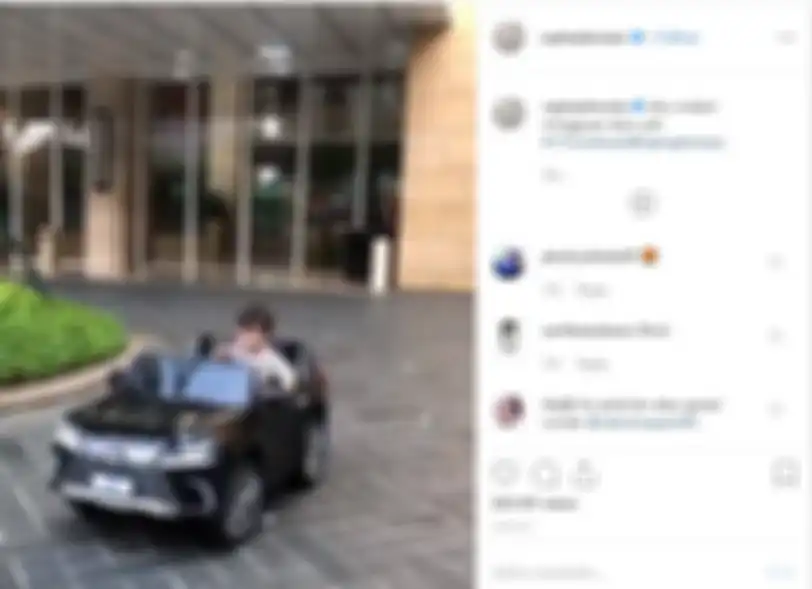 Raphael Moeis dengan mobil kesukaannya