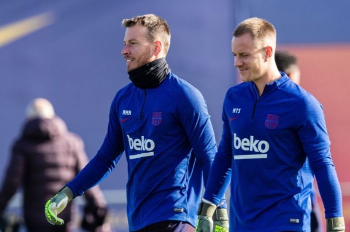 Dua penjaga gawang milik Barcelona, Neto dan Marc-Andre ter Stegen.