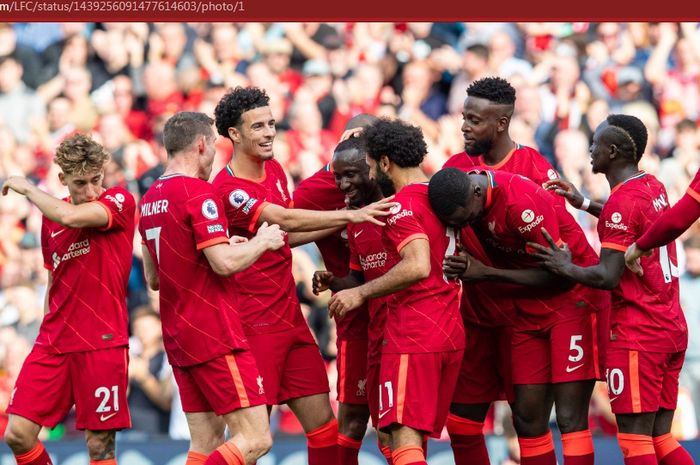 Para pemain Liverpool merayakan gol Naby Keita ke gawang Crystal Palace pada pekan kelima Liga Inggris 2021-2022 di Stadion Anfield, Sabtu (18/9/2021).