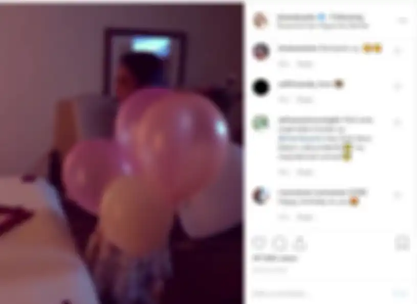 Suami Shandy Aulia dekor kamar hotel dengan bunga dan balon