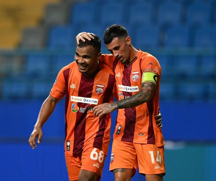 Habibi Jusuf dan Stefano Lilipaly, dua pencetak gol Borneo FC ke gawang Madura United di Stadion Batakan, Balikpapan, Sabtu (14/12/2024).