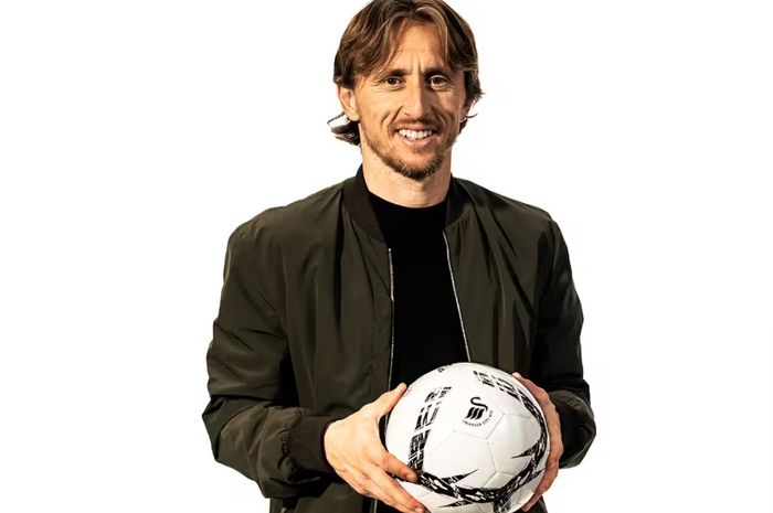 Bintang Real Madrid Luka Modric resmi menjadi co-owner Swansea City, tempat pemain Timnas Indonesia Nathan Tjoe-A-On bernaung.