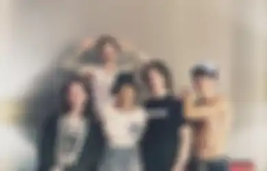 Foto Bareng Turnstile, Demi Lovato Senang Bukan Kepalang: Mereka Band Favoritku Saat Ini