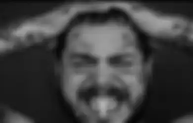 Edan, Post Malone Pasang Gigi Taring Berlian Senilai 23 Milyar Rupiah