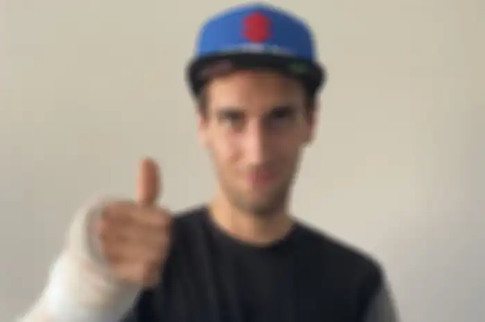 Alami patah tulang di pergelangan tangannya, Alex Rins terpaksa absen di MotoGP Catalunya 2021