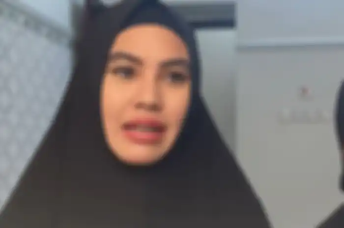 Kartika Putri dan Syarifah Syahra saat menceritakan pengalaman mereka pergi ke Yaman.