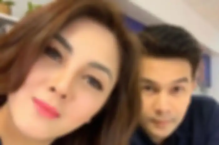 Dhena Aldhalia Devanka dan Jonathan Frizzy.