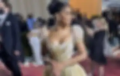 5 Fakta Genesis Suero, Reporter Met Gala 2022 yang Viral karena Penampilan Stunning Bak Cinderella!