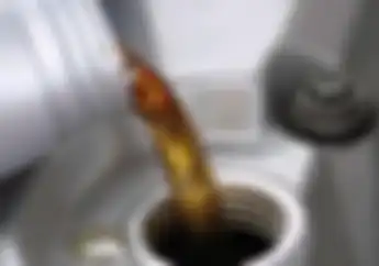 Benar Gak Sih Oli Kental Lebih Tahan Menguap? Yuk Tanya Ahlinya