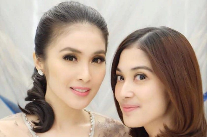 Sandra Dewi dan Kartika Dewi