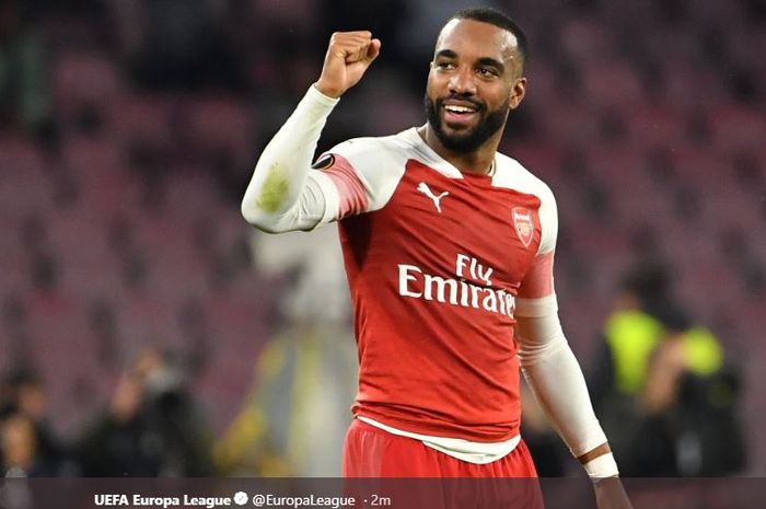 Penyerang Arsenal, Alexandre Lacazette, mencetak gol dalam leg kedua perempat final Liga Europa kontra Napoli di Stadion San Paolo, 18 April 2019.