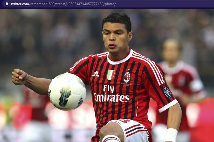  Mantan bek andalan AC Milan, Thiago Silva, menanti kehadiran AC Milan di Liga Champions musim depan setelah I Rosseneri masuk empat besar klasemen usai menaklukkan Juventus. 