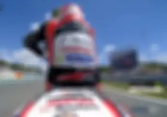 Kocak Banget.. Video Baju Balap Cal Crutchlow Kemasukan Tawon di MotoGP Jerez
