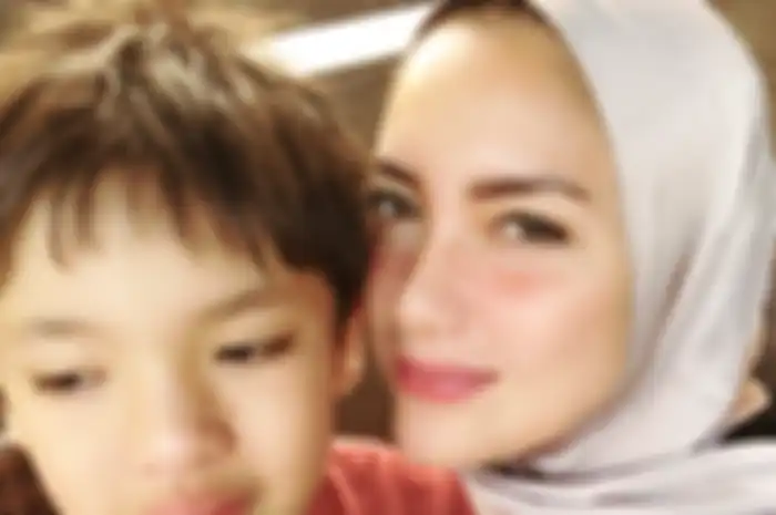 Mendapat hidayah setelah pergi umroh, artis cantik ini mantap mengenakan hijab hingga jalani hidup istikomah bersama anak-anaknya