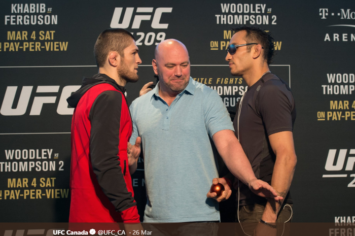 Khabib Nurmagomedov (kiri), Dana White (tengah), dan Tony Ferguson (kanan) saat melakoni staredown UFC 209 yang akhirnya duel batal digelar.