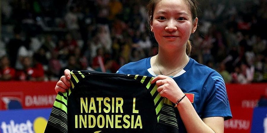 Momen Huang Yaqiong Minta Jersey dan Peluk Liliyana Natsir Usai Final