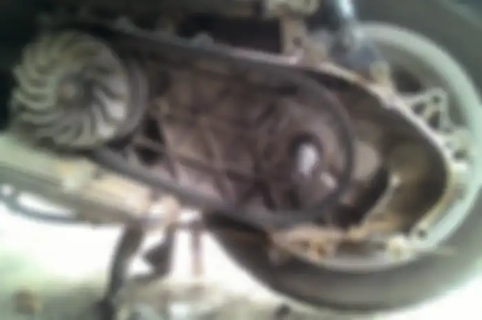Ilustrasi CVT motor Vespa matic. CVT motor Vespa matic terdengar bunyi klotok, cek bagian part kecil ini bro!