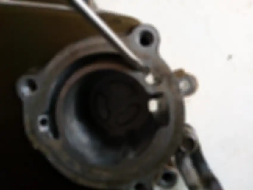 Harus dibuatkan lubang 4 mm pakai bor
