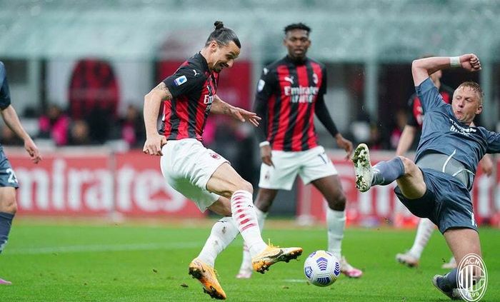  Zlatan Ibrahimovic masih puasa gol, tetapi AC Milan berhasil mengungguli Benevento pada babak pertama laga Liga Italia.