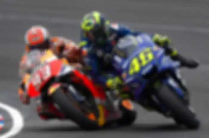 Marc Marquez saat berkontak fisik dengan Valentino Rossi di GP Argentin 2018