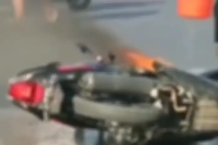 Honda Vario terbakar akibat HP meledak