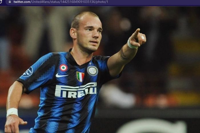  Eks pemain Inter Milan, Wesley Sneijder, mengeklaim dirinya bisa sehebat Lionel Messi dan Cristiano Ronaldo andai tak memilih untuk menikmati hidup.