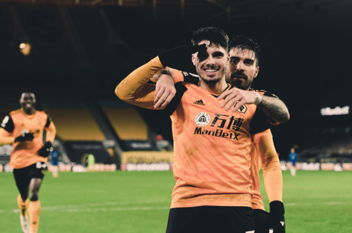 Striker Wolverhampton Wanderers, Pedro Neto, merayakan gol ke gawang Chelsea dalam laga Liga Inggris di Stadion Molineux, Selasa (15/12/2020).