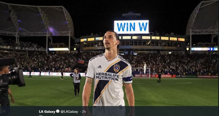 Penyerang LA Galaxy, Zlatan Ibrahimovic, berpose dalam laga MLS melawan Los Angeles FC di Dignity Health Sports Park, California, 19 Juli 2019.