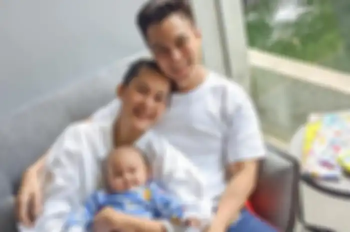 Paula Verhoeven dan keluarga kecilnya