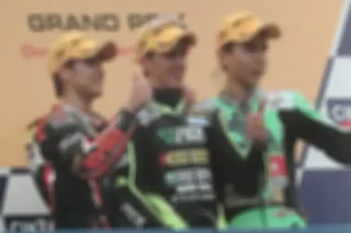GP 125 cc Inggris tahun 2004, Andrea Dovizioso (tengah) disebut Jorge Lorenzo (kanan) menang mudah atas Alvaro Bautista
