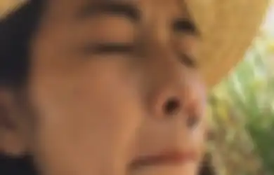 Kena Cium Pantat Lebah, Bibir Cewek Ini Langsung Bengkak Segede Sosis
