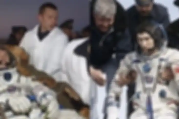 Kosmonot Rusia bernama Sergei Krikalev ditinggal di luar angkasa selama berbulan-bulan.